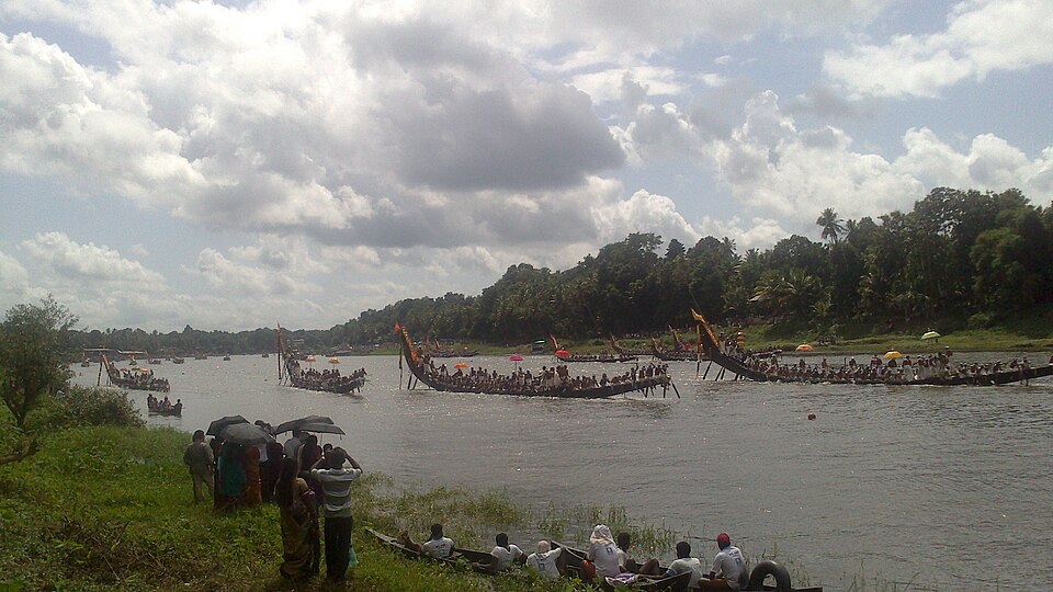 Aranmula Vallasadya Boat Race on the Pampa River — the extraordinary traditional snake boat race at Aranmula, the oldest river boat festival in Kerala, held annually during Onam on the same Pampa River whose clay makes the Aranmula Kannadi casting moulds
