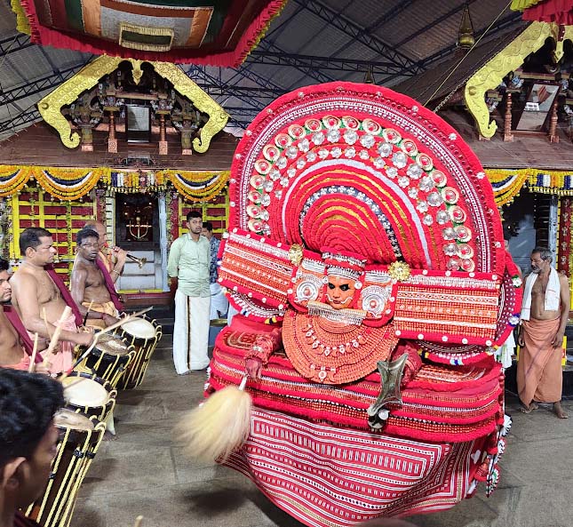 Puthya Bhagavathy Theyyam 
