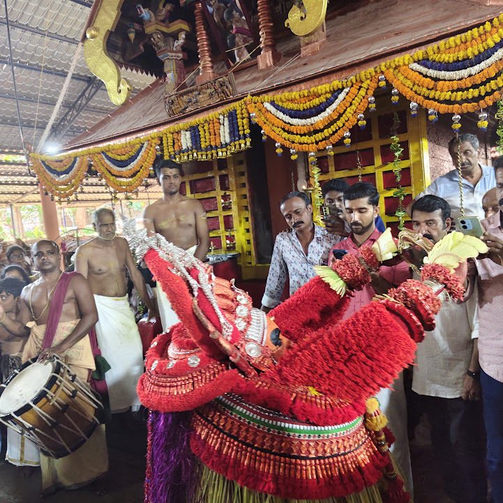 Vishnumurthy-Theyyam-Mukhadarshanam 